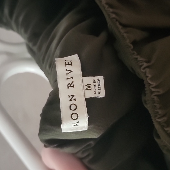 Army Green Cut Out Puff Sleeve Dress - Picture 6 of 6